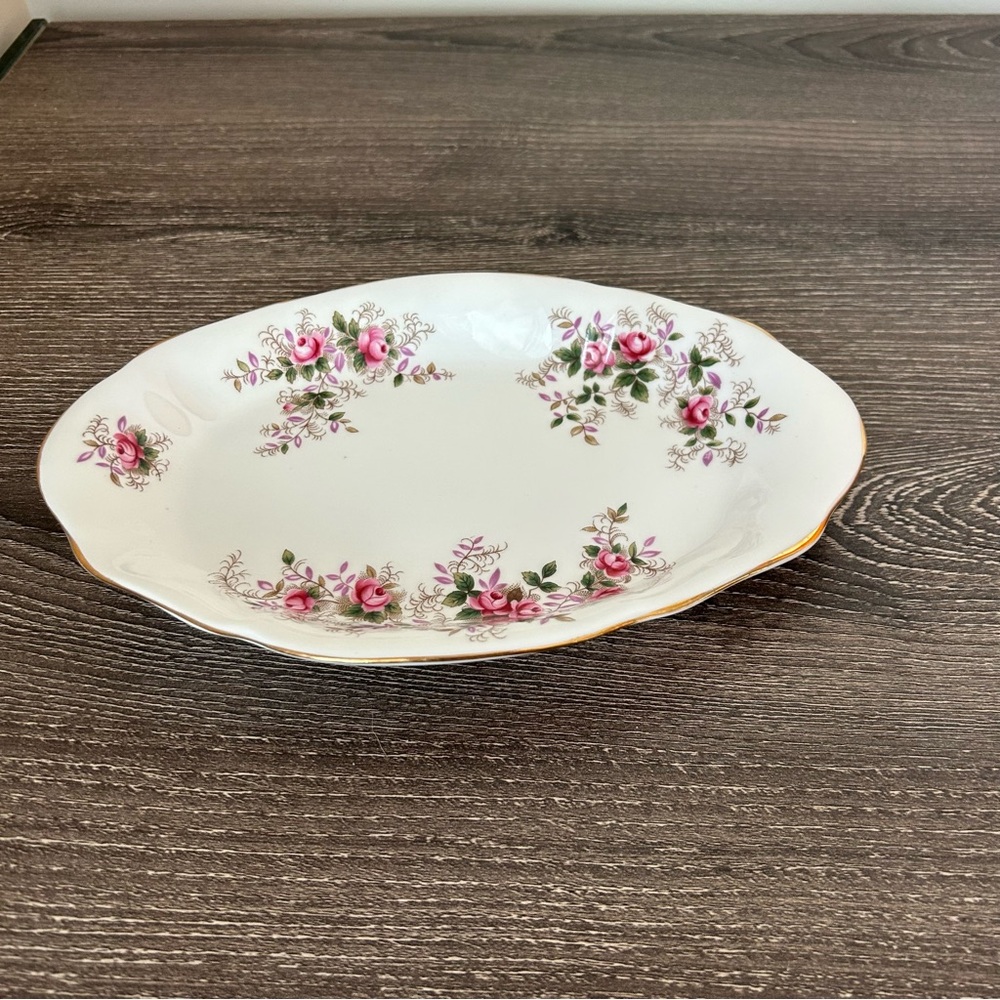 Vintage Royal Albert fine bone china lavender rose‎ oval 8” x 5 1/4” plate